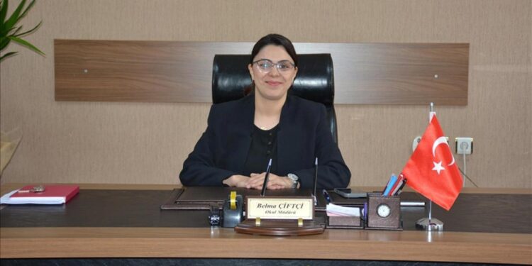 Mezun olduğu aşçılık lisesinin ilk kadın müdürü oldu