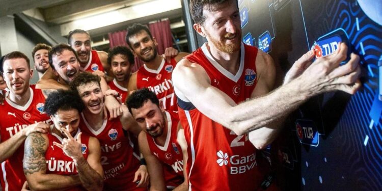 Milli basketbolcu rekor kırdı! Bir maçta en fazla sayı atan oyuncu oldu