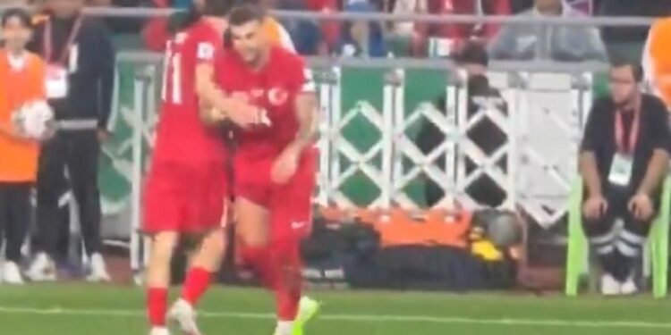 Milli yıldızlar arasında ipler kopuyor! 4 futbolcu birbirlerini sildi