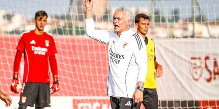 Mourinho’dan Benfica’yı çıldırtan istek! Gelir gelmez yaptı yapacağını