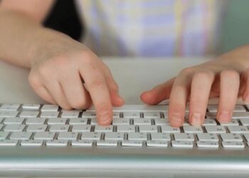 ‘Ödev karaborsası’ çocukların bilgilerini tehdit ediyor