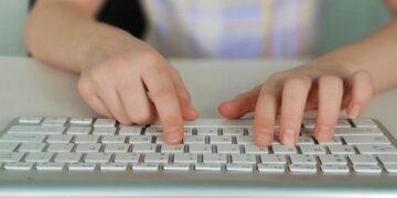 ‘Ödev karaborsası’ çocukların bilgilerini tehdit ediyor