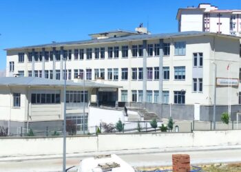 Okulun aylardır hem suyu hem de elektriği yok