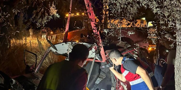 Otomobil şarampole devrildi! Acı haber geldi