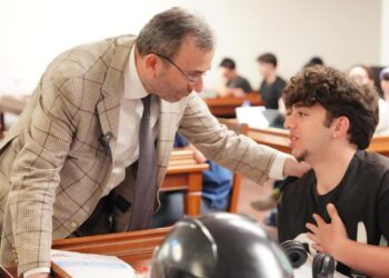 Pendik’te eğitim müjdesi: Üniversiteyi kazanan gençlere 15 bin TL verilecek!