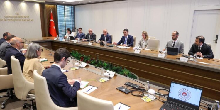 Portekizli Bakan deprem bölgesindeki çalışmalara hayran kaldı