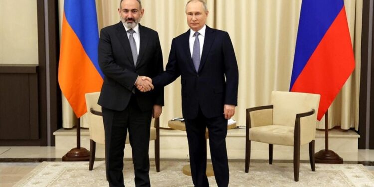 Putin’den, Paşinyan’a kutlama mesajı
