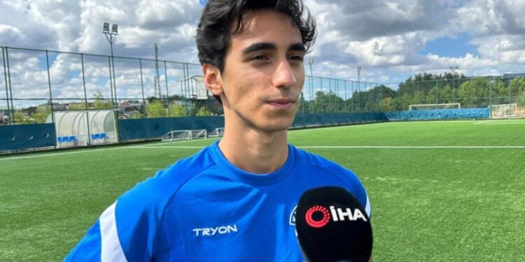 Robert Koleji’nde okuyan gencin hayali futbolcu olmak: Antrenörü çok memnun