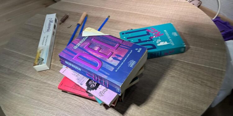 Saldırganın odasında dikkat çeken detay: Tüfek temizleme setleri ve kitaplar