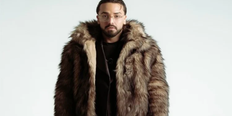 Sefo’dan Bornozlu Sürpriz! Şarkısını Duyunca…