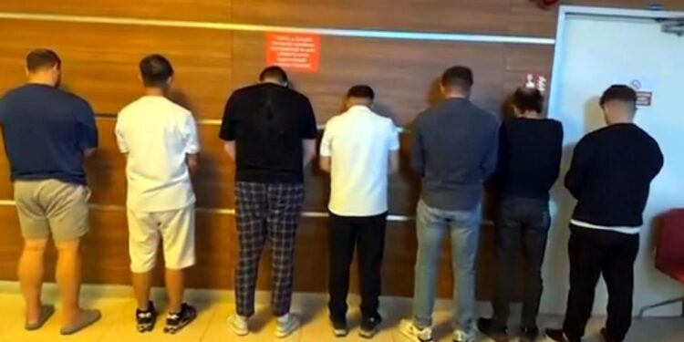 Şehit ailesini dolandıran 11 şüpheli yakalandı