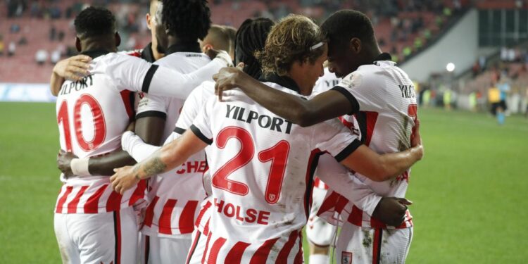 Süper Lig’de sakarlıkların gecesi! Gol düellosunda galibiyet 90+3’te geldi