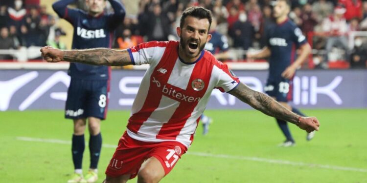 Süper Lig’in efsane oyuncusu 1. Lig’e transfer oldu