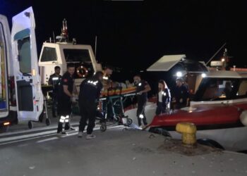 Tekne kazasında yaralanan kişi deniz ambulansı ile kurtarıldı