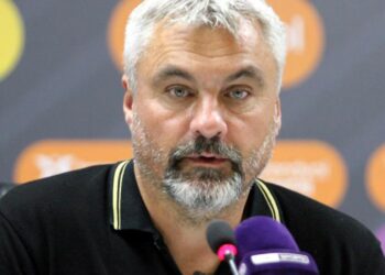 Thomas Reis zeminden şikayetçi!