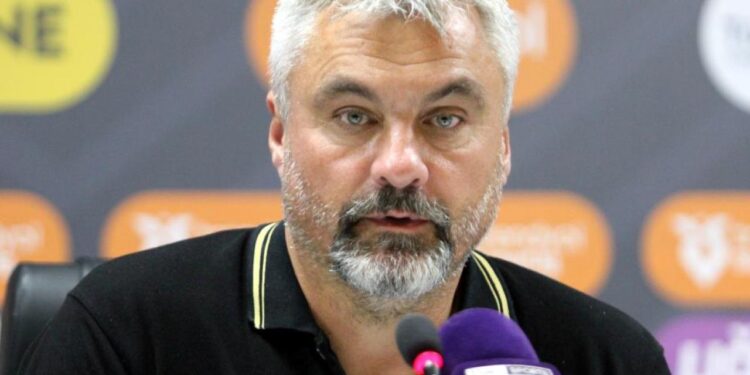 Thomas Reis zeminden şikayetçi!