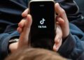TikTok’ta kızını dans ettirip para isteyen babaya gözaltı!