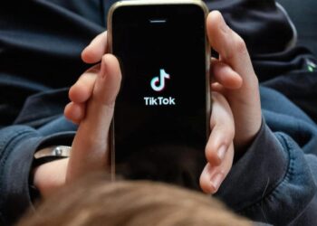 TikTok’ta kızını dans ettirip para isteyen babaya gözaltı!
