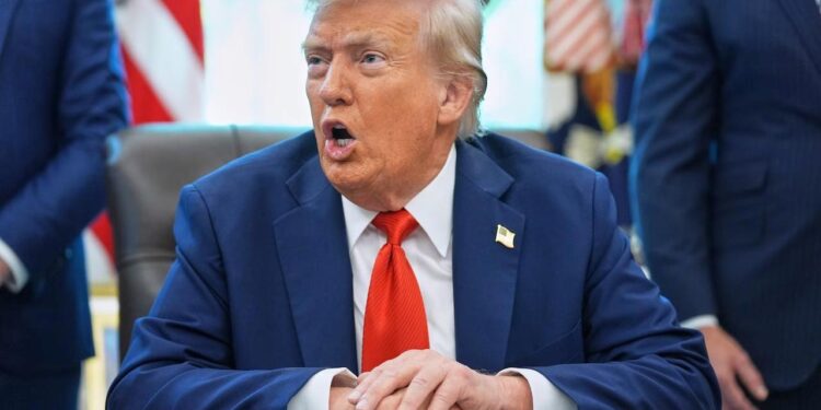 Trump kanalları tehdit etti: Lisansları iptal edilmeli