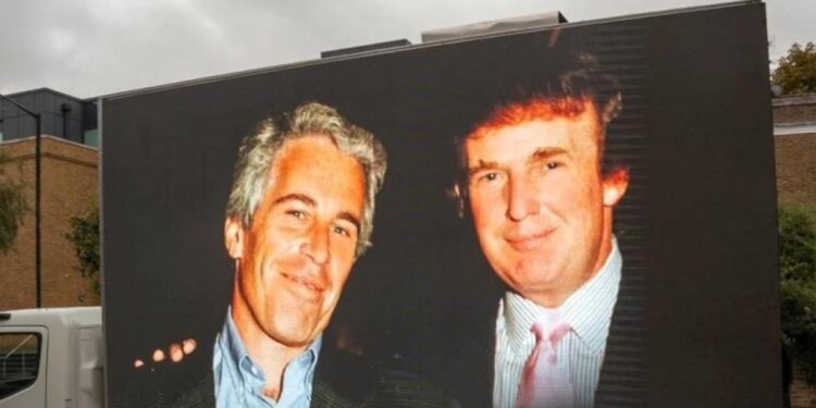 Trump ve Epstein’ın fotoğrafını yayınlamışlardı: Polisten flaş hamle!