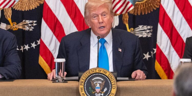 Trump’tan Chicago’ya ince mesaj… Sınır dışı operasyonu imasında bulundu!
