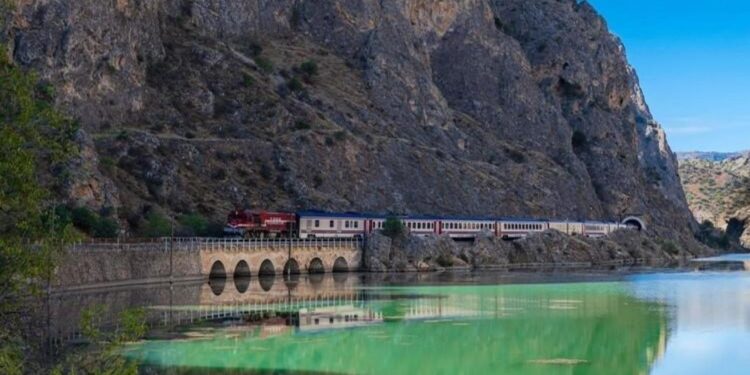 Turistik Karaelmas Treni sonbahar seferlerine başlıyor