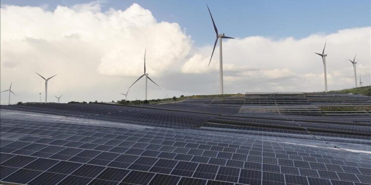 Türkiye’nin yenilenebilir enerji kurulu gücü ağustosta 74 bin megavatı geçti