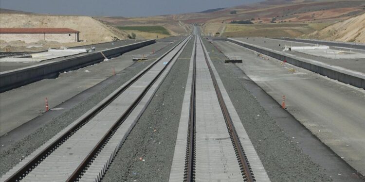 Ulaştırmada 3 yıllık yol haritası: Demir yolu, lojistik ve kent içi ulaşıma öncelik