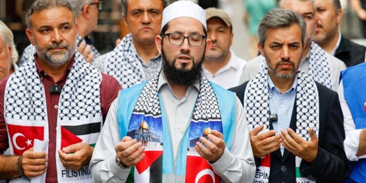 Üsküdar’da 50’yi aşkın esnaftan alkışlanacak Gazze kararı! Gelirlerini bağışlayacaklar