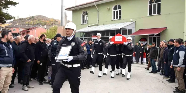 Erzincan’da duygusal tören: Polis memuruna veda