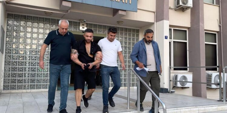 Yolda kalınca akü çaldı, “Neden şikayetçi olmuş anlamadım” dedi