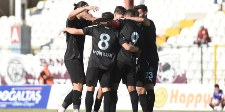 1. Lig takımı 5 gollü maçta 3 puanı kaptı