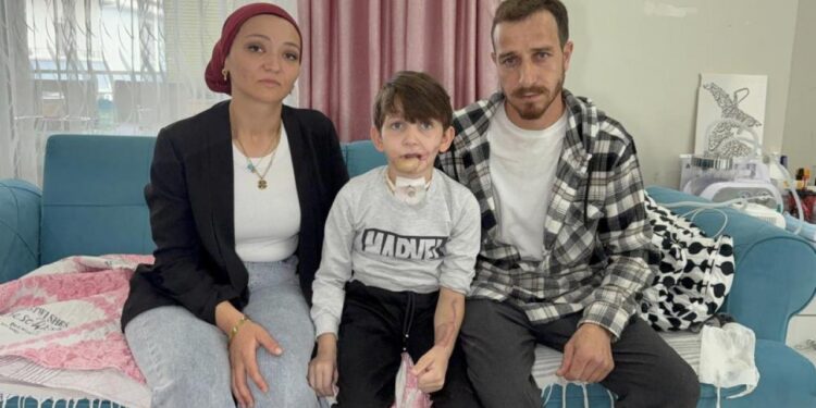 10 yaşındaki çocuk tüfekle çenesinden vuruldu