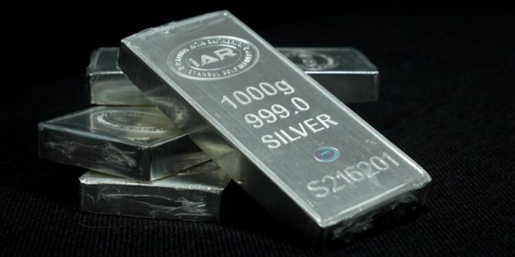 14 yılın zirvesindeki gümüş yatırımcının radarında
