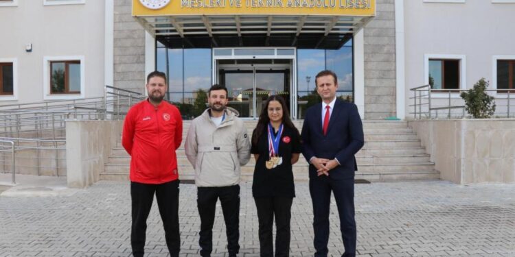 2 defa milli takımın kapısından döndü! Seçildiği yıl hem Avrupa hem dünya şampiyonu oldu