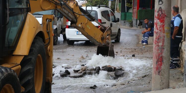 2 gün tonlarca su boşa aktı, mahalleli isyan etti