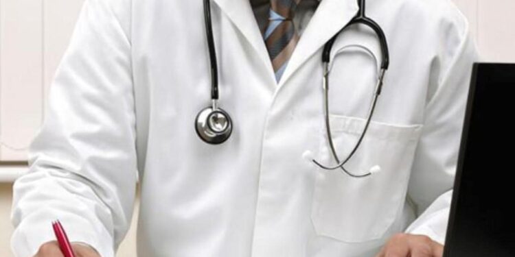 3 ilde FETÖ operasyonu: 5 doktor gözaltında