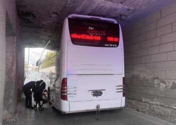 3. Lig ekibinin otobüsü deplasmanda alt geçide sıkıştı