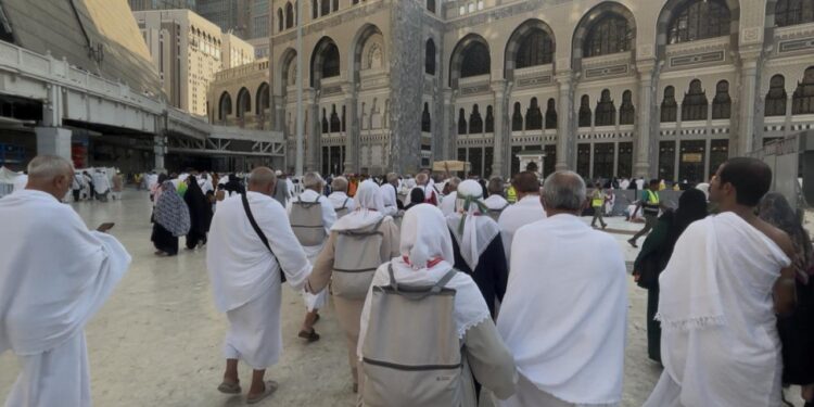 300 kişilik kafile umrelerini tamamlayarak yurda döndü
