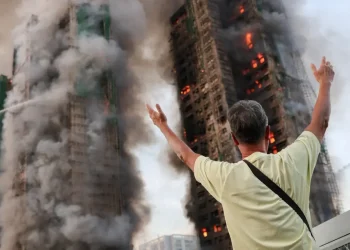 4 Bin Kişilik Sitede Yangın: 94 Kişi Hayatını Kaybetti