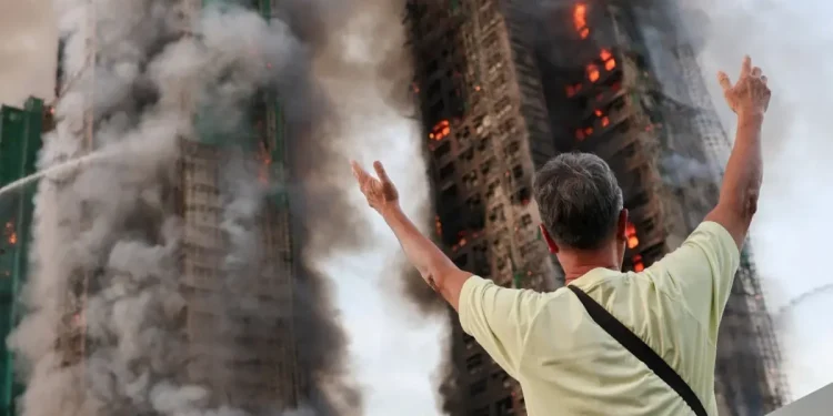 4 Bin Kişilik Sitede Yangın: 94 Kişi Hayatını Kaybetti