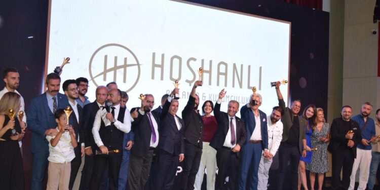 4. Hoşhanlı Altın Kayısı Ödülleri sahiplerini buldu! Yılın haber sitesi Haber7 seçildi