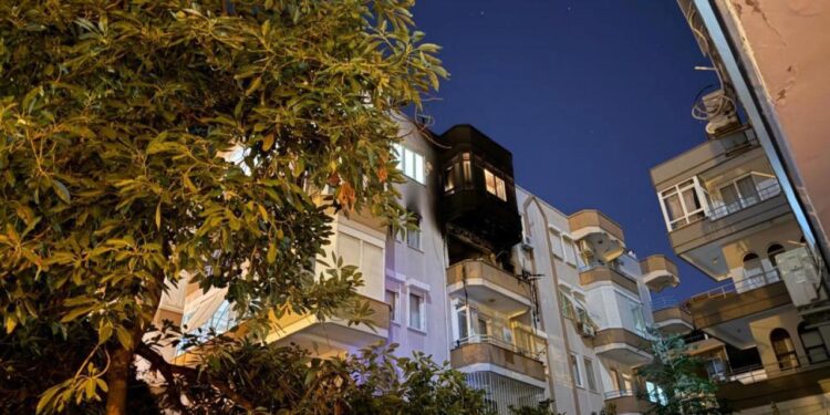 5 katlı binada yangın! Acı haber geldi