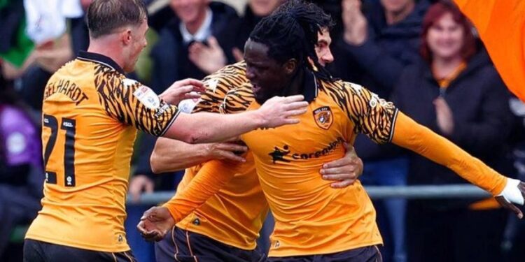 88’de penaltı kaçtı! Hull City, Süper Lig’in eski yıldızıyla 3 puanı cebine koydu