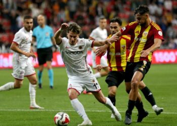 9 kişi kalan küme hattındaki takım deplasmandan 1 puanla döndü