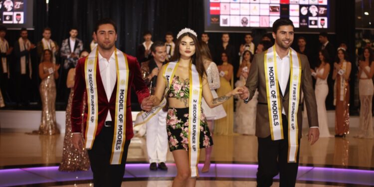 İkiz Moda Devrimi: Kaynak Kardeşler Sahneyi Salladı