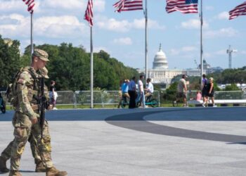 ABD’de 3 eyalete 400 ulusal muhafız!