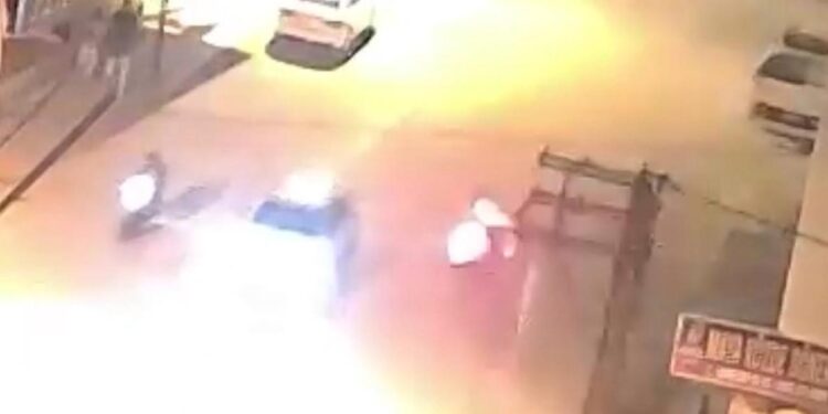 Adana’da iki motosiklet kafa kafaya çarpıştı: 2 kişi yaralandı