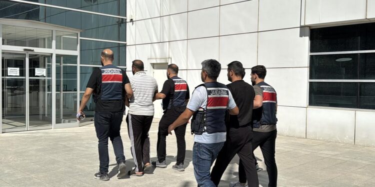 Adıyaman’da ‘DEAŞ’ operasyonu: 2 kişi tutuklandı