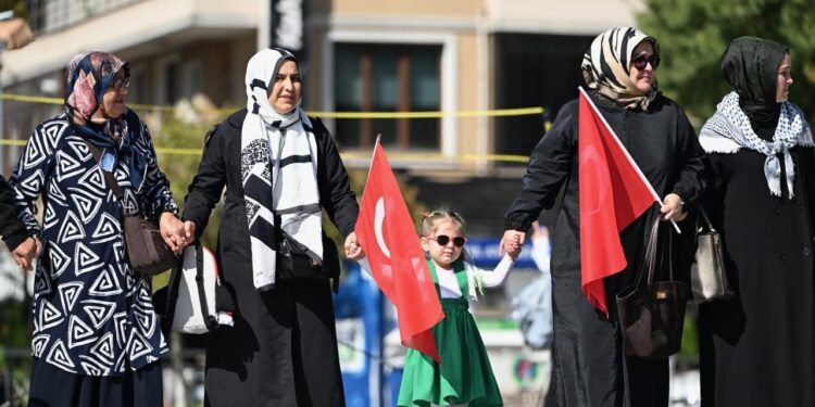 AK Parti Kadın Kolları’ndan “Gazze için sessiz çığlık” etkinliği